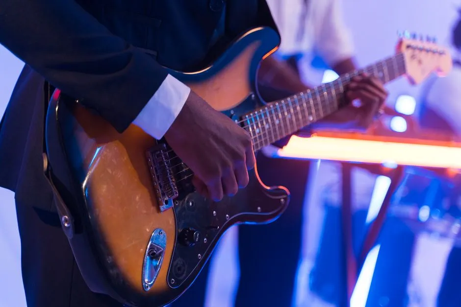 Clean Chord Changes: Move Less and Land Together